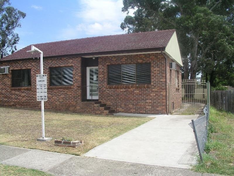 18 Bungaree Road, Toongabbie NSW 2146