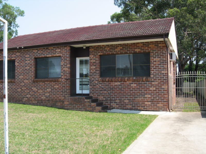 18 Bungaree Road, Toongabbie NSW 2146