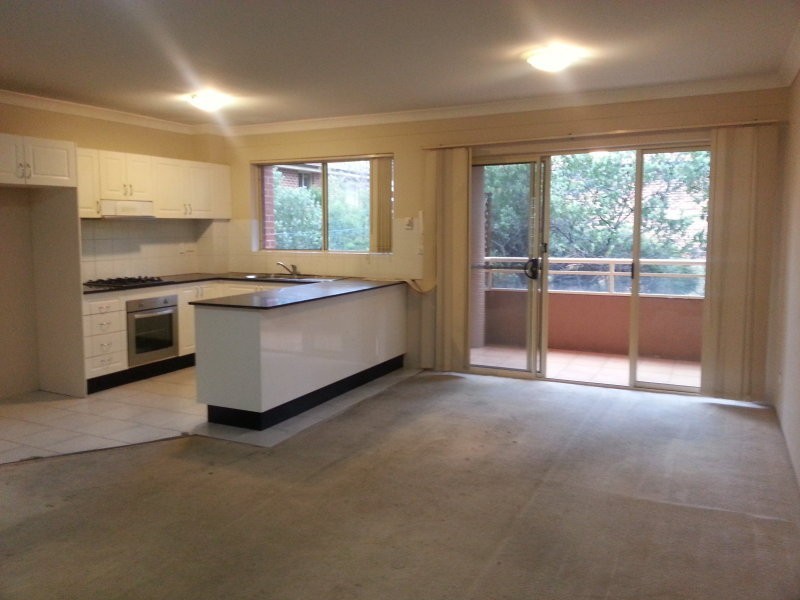 8/27 Good Street, Westmead NSW 2145