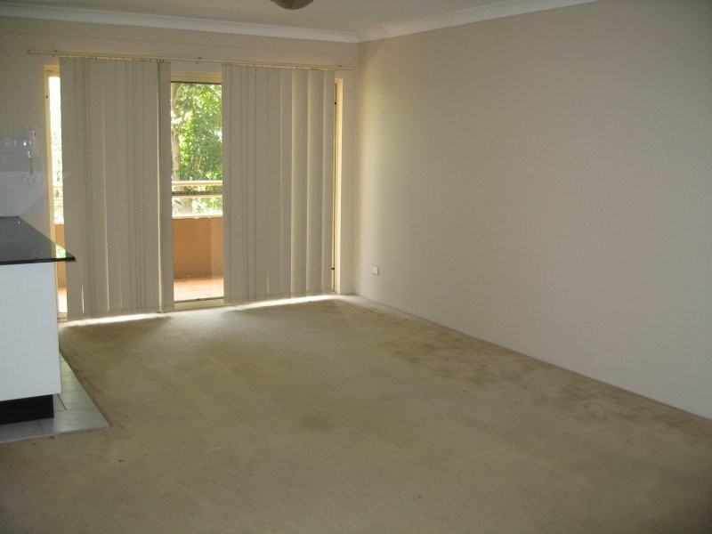 8/27 Good Street, Westmead NSW 2145