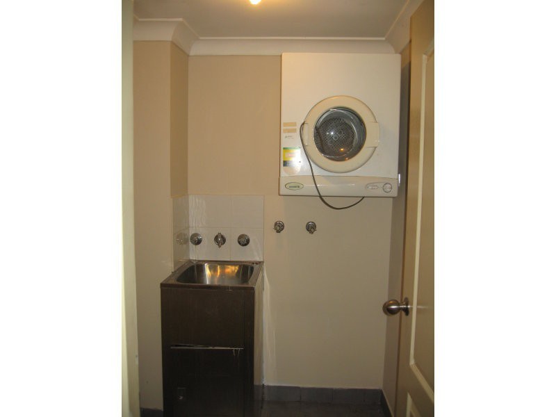 8/27 Good Street, Westmead NSW 2145