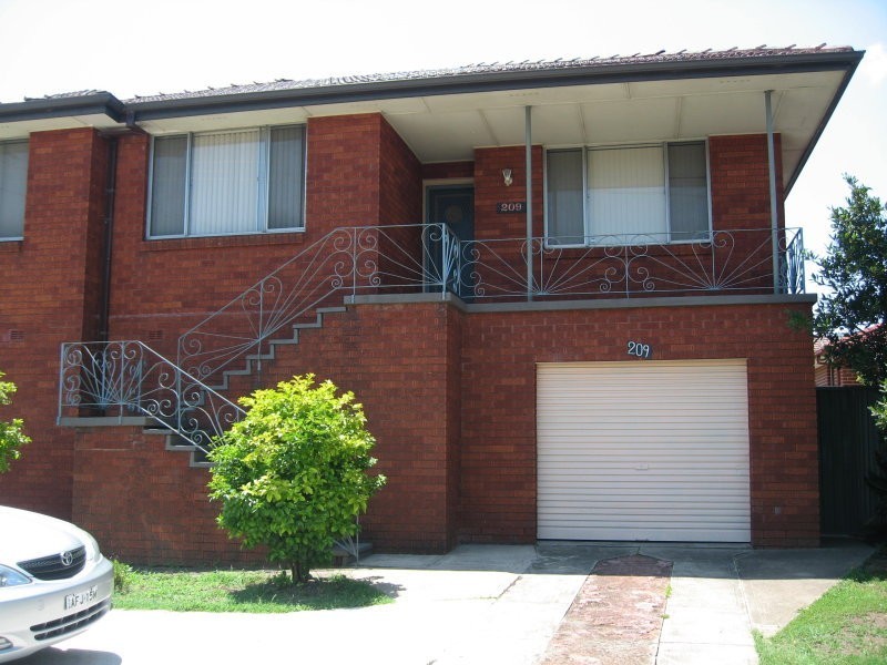 209 Wentworth Avenue, Pendle Hill NSW 2145