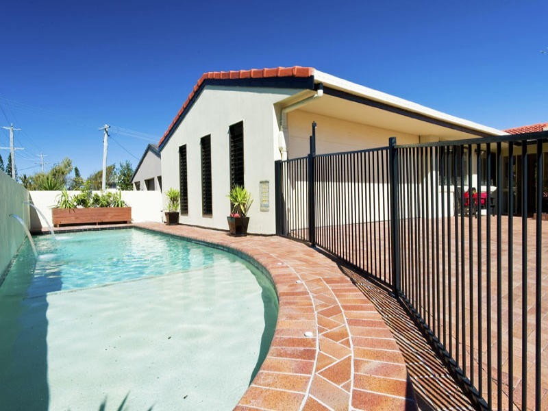 4 Oceanic Drive, Warana QLD 4575