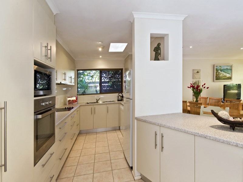 4 Oceanic Drive, Warana QLD 4575