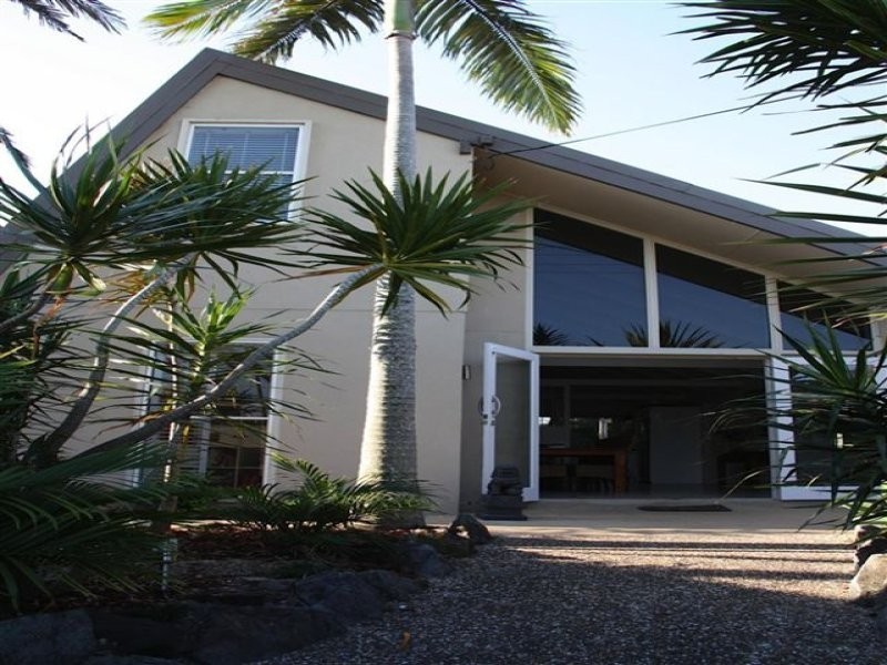 14 Lapoinya Crescent, Warana QLD 4575