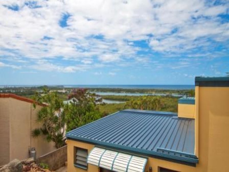 16 Walter Crescent, Banora Point NSW 2486