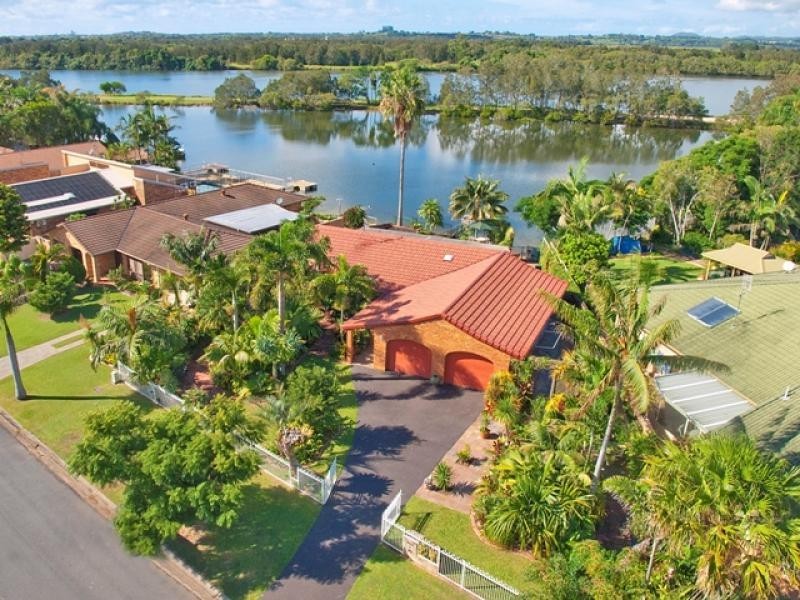 2 Commodore Court, Banora Point NSW 2486