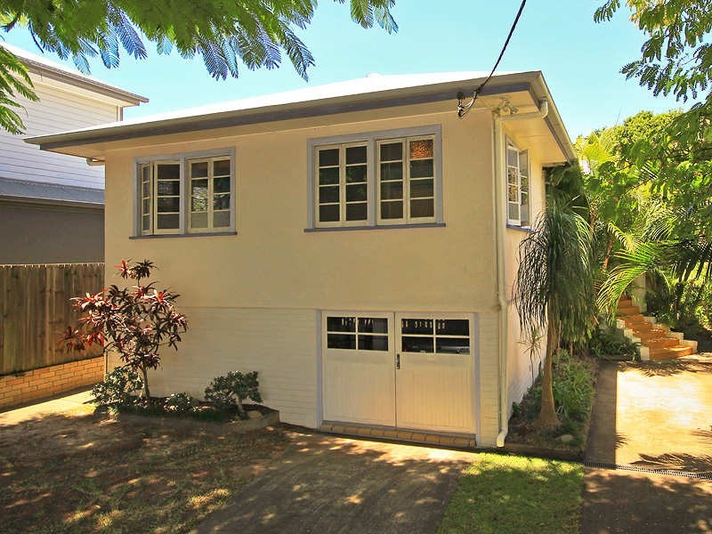4 Lang Street, Bilinga QLD 4225