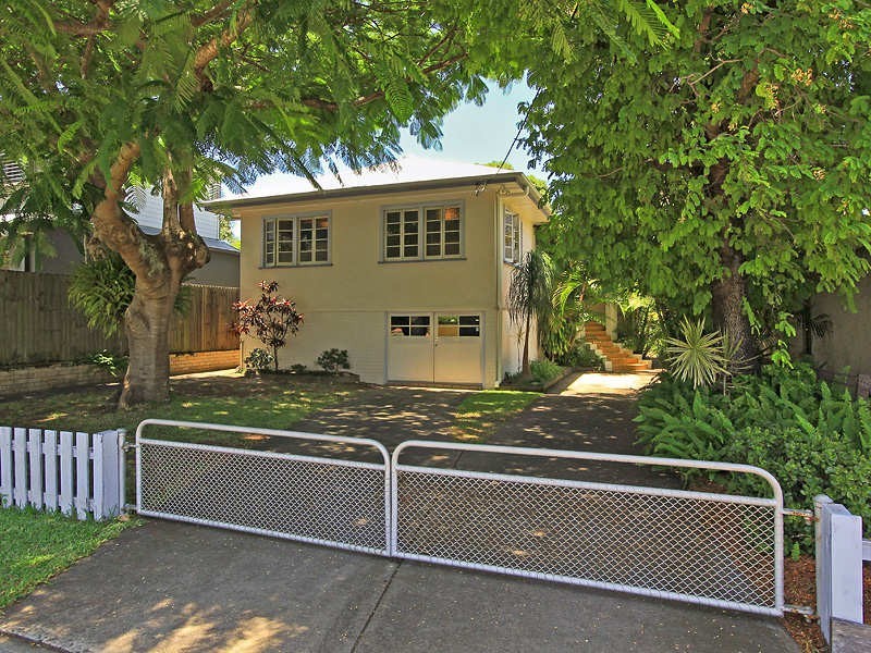 4 Lang Street, Bilinga QLD 4225