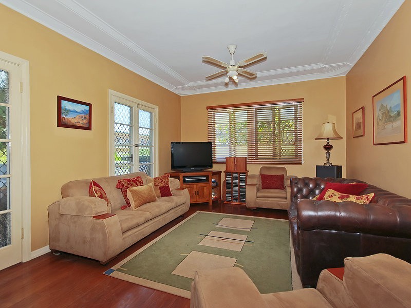 4 Lang Street, Bilinga QLD 4225