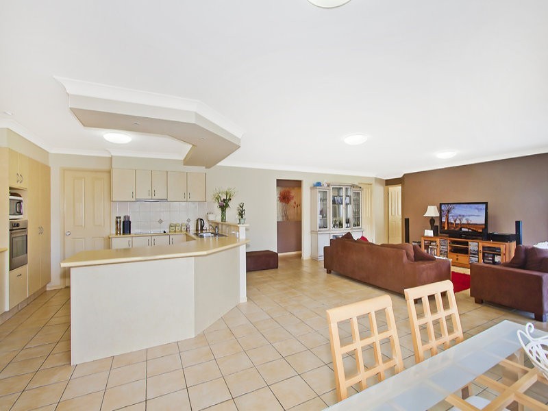 16 Grassmere Court, Banora Point NSW 2486