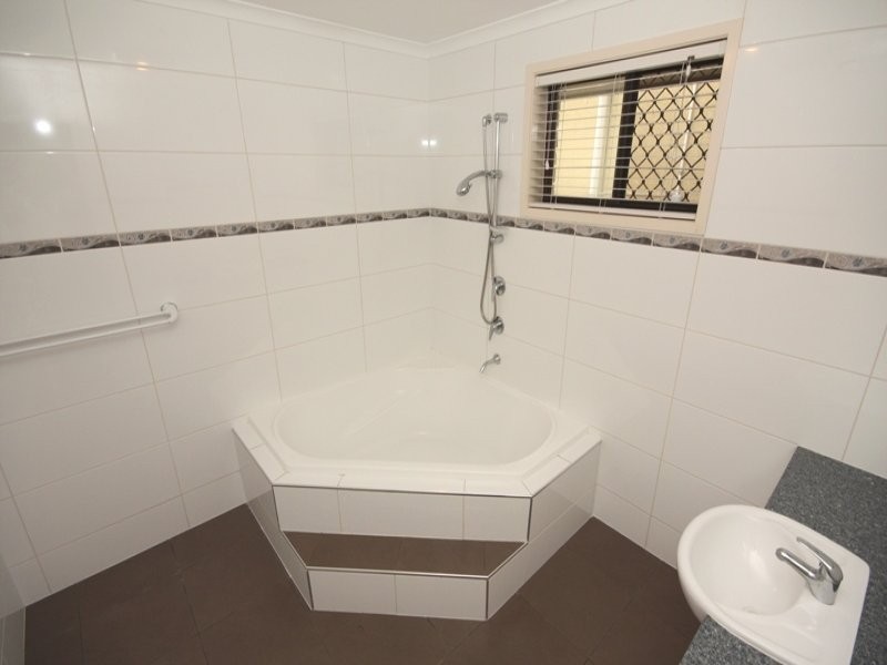 5 Piggabeen Road, Tweed Heads West NSW 2485