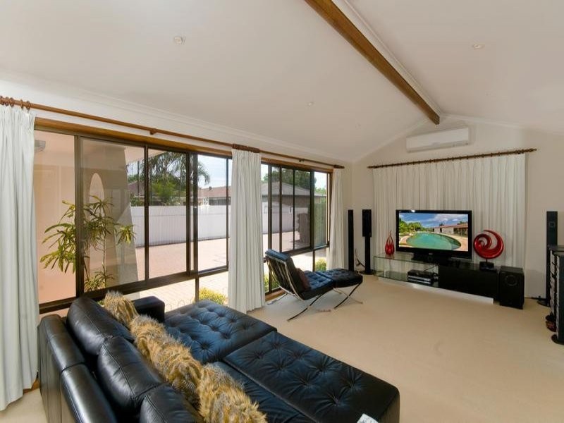 3 Tirau Place, Broadbeach Waters QLD 4218