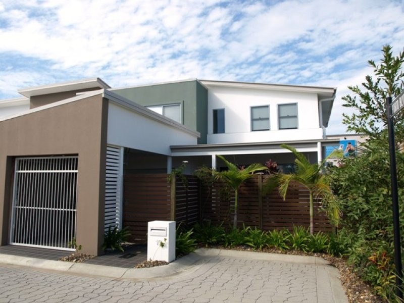 10 Valencia Boulevard, Burleigh Waters QLD 4220
