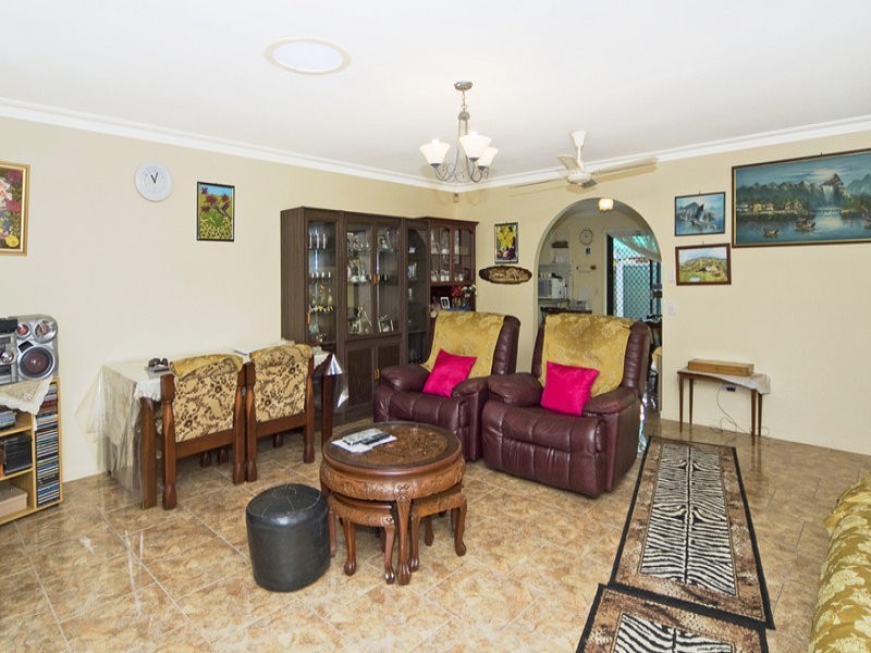 8 Sequana Avenue, Mermaid Waters QLD 4218