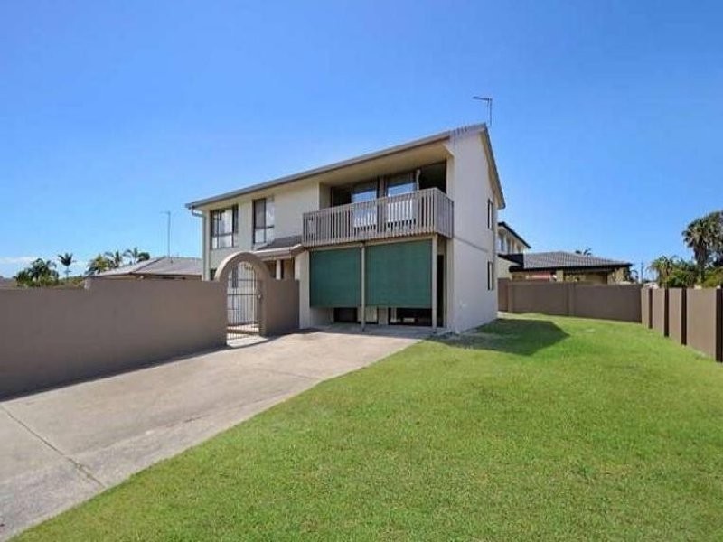 11 McIlwain Drive, Mermaid Waters QLD 4218