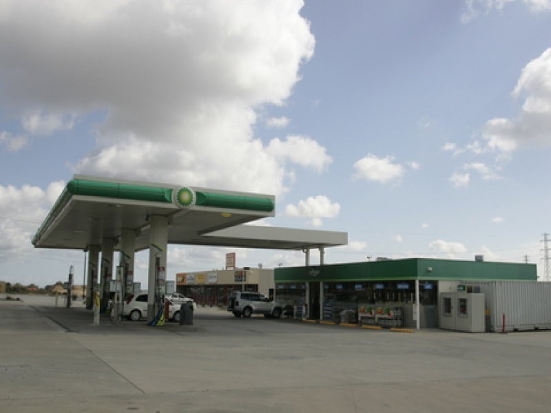 BP Cranbourne, 1-5 Monahans Road, Cranbourne West VIC 3977