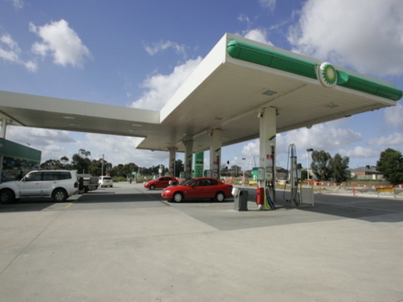 BP Cranbourne, 1-5 Monahans Road, Cranbourne West VIC 3977