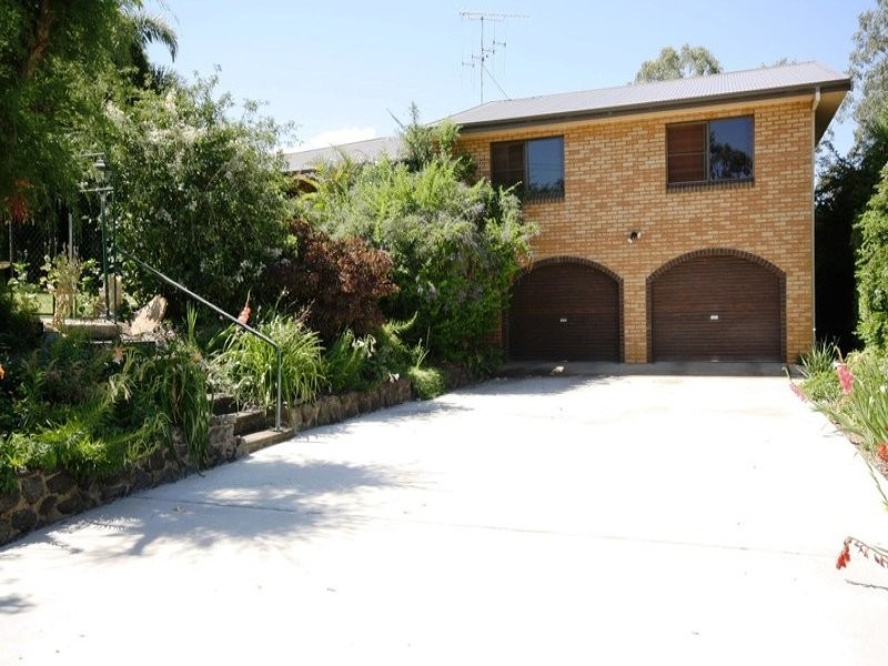 69 Burnett Street, Mundubbera QLD 4626