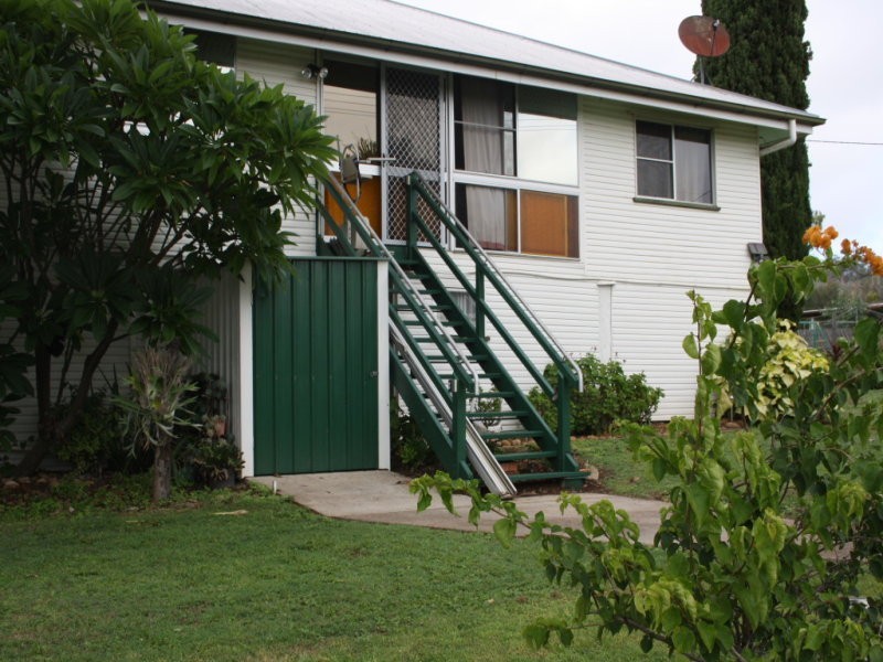 11 Mount Rose Street, Eidsvold QLD 4627