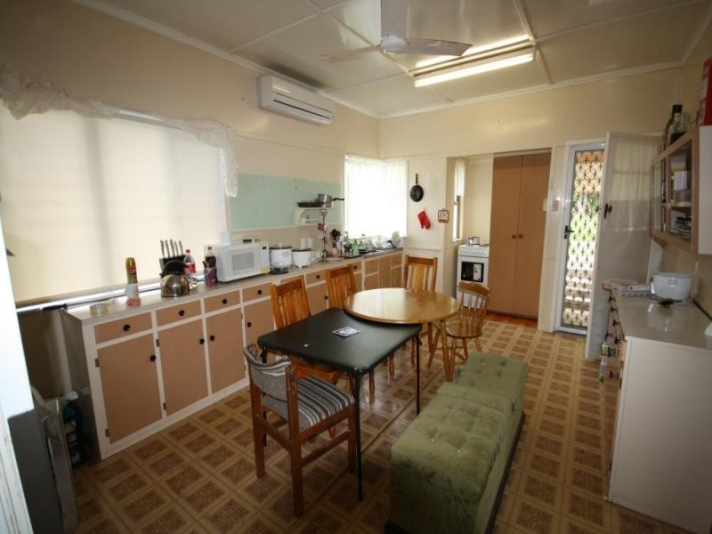 54 Porter Street, Gayndah QLD 4625
