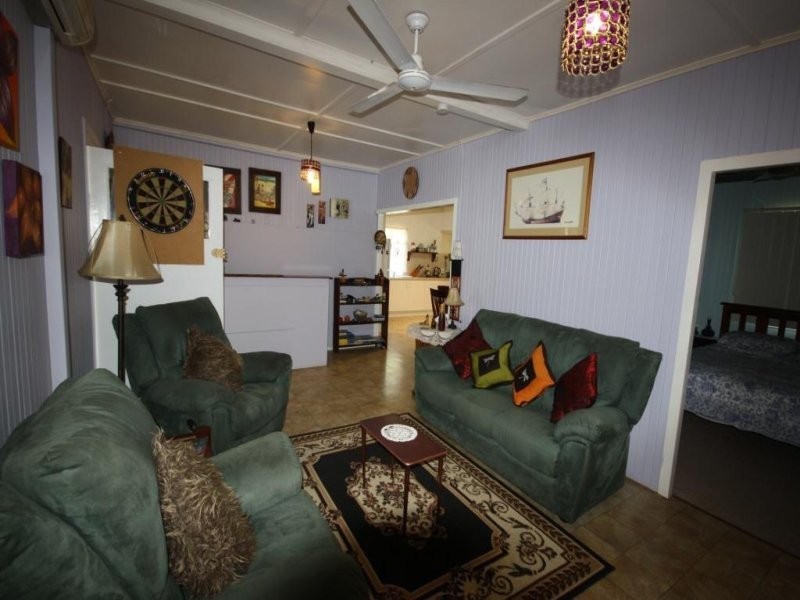 2 Perry Street, Mundubbera QLD 4626