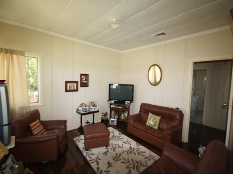 8 Hughes Street, Mulgildie QLD 4630