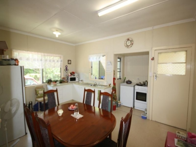 8 Hughes Street, Mulgildie QLD 4630