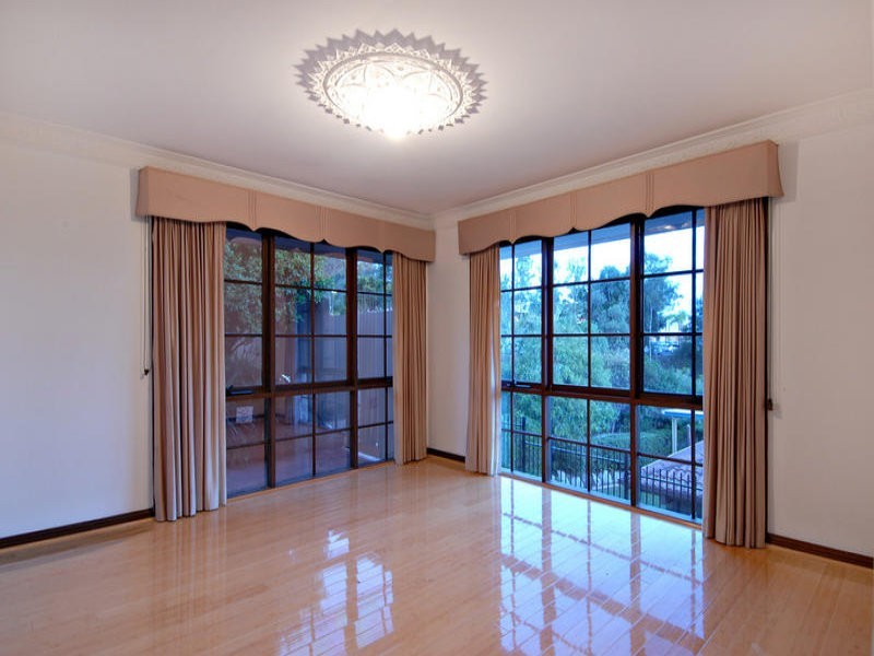 23 Mirbelia Street, Kenmore Hills QLD 4069