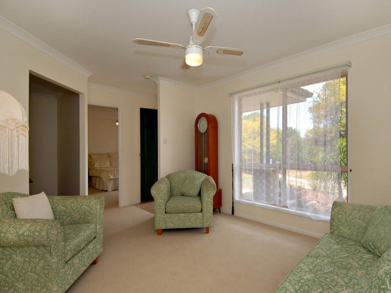 16 Creswick Place, Bellbowrie QLD 4070