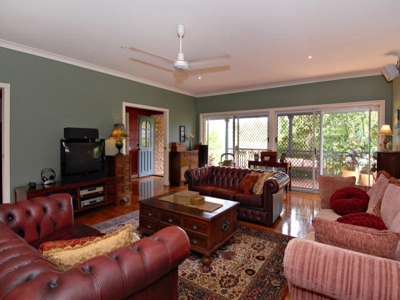 13 Sundown Street, Kenmore QLD 4069
