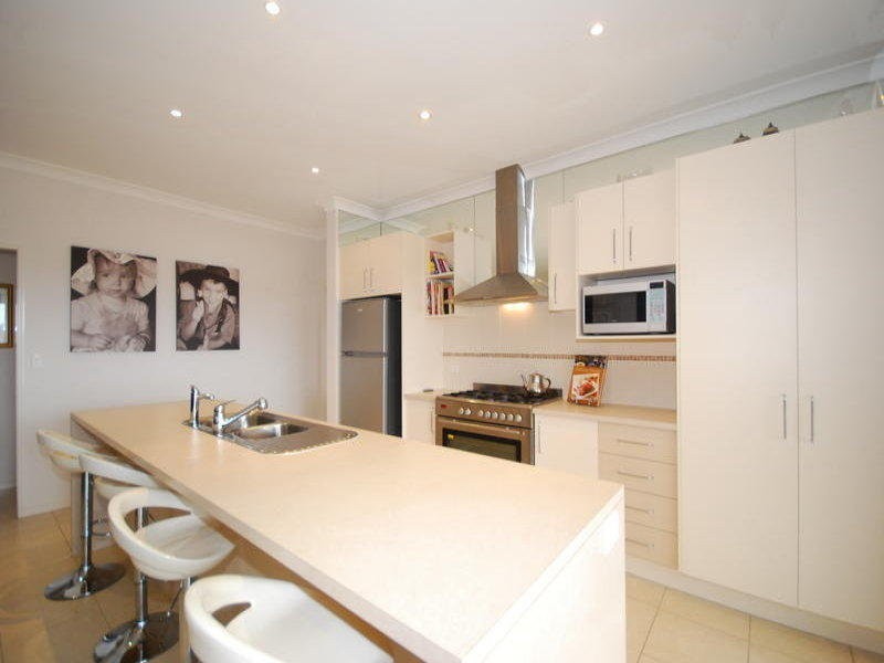 15 Grange Place, Moggill QLD 4070