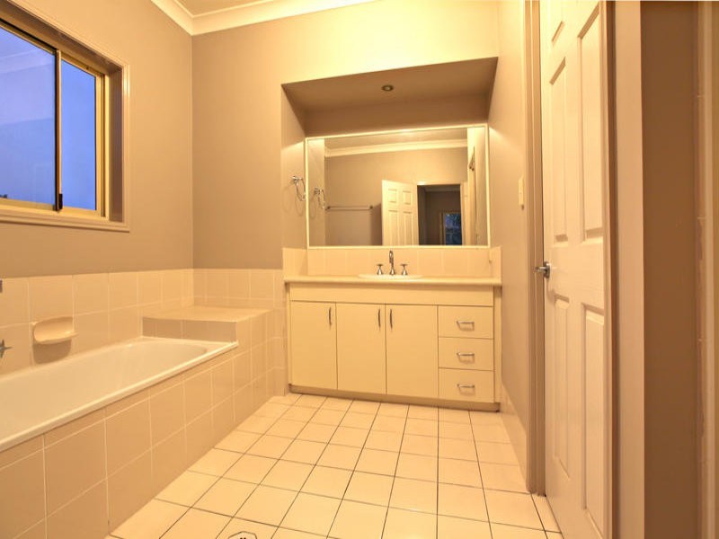 106 Gem Road, Kenmore QLD 4069