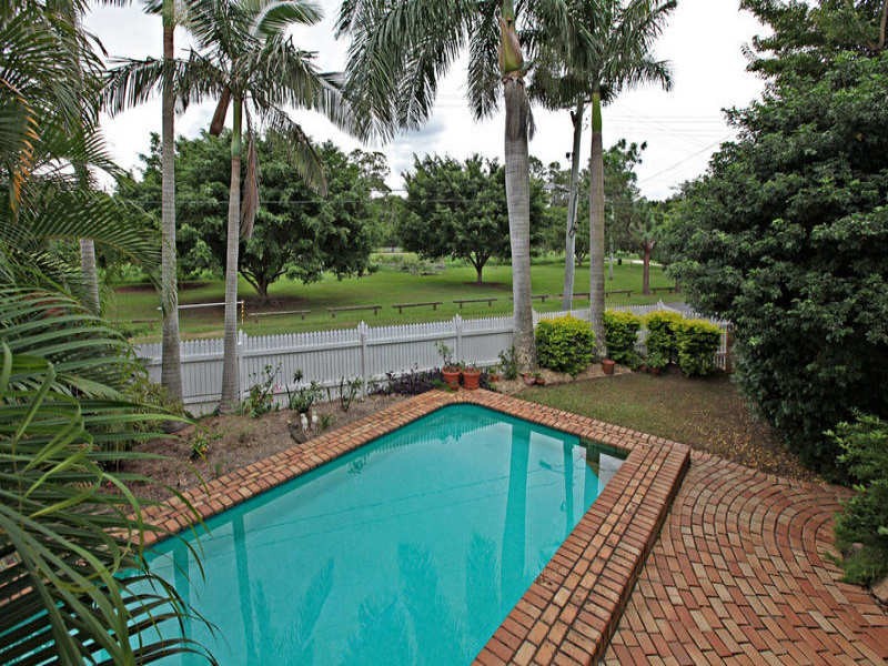1 Leinster Street, Fig Tree Pocket QLD 4069