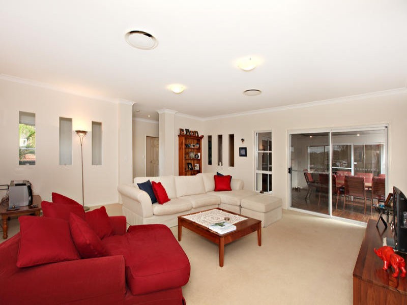 14 Summerfield Place, Kenmore QLD 4069