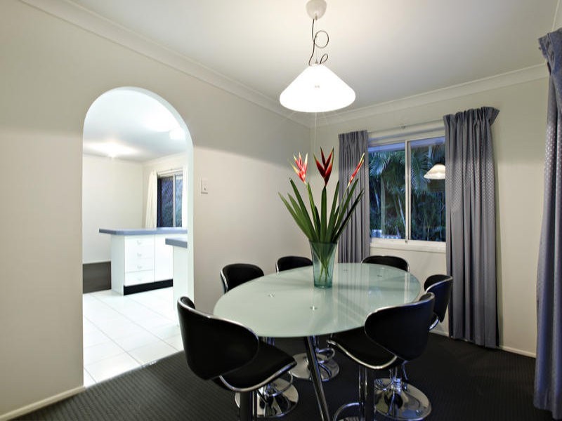 25 Wyndarra Street, Kenmore QLD 4069