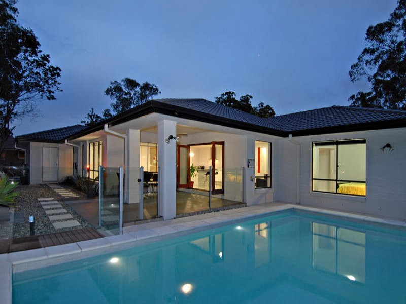 20a Princeton Street, Kenmore QLD 4069
