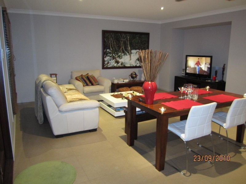 2A Scandia Street, Kenmore QLD 4069