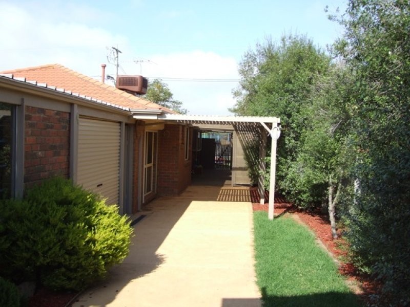 4 Gunnawarra Road, Kurunjang VIC 3337