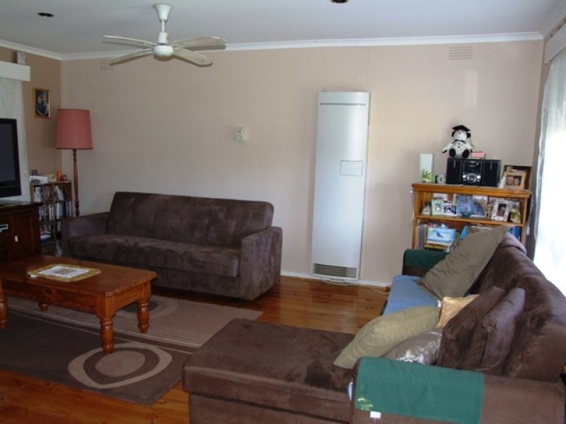 6 Valerie Court, Melton South VIC 3338