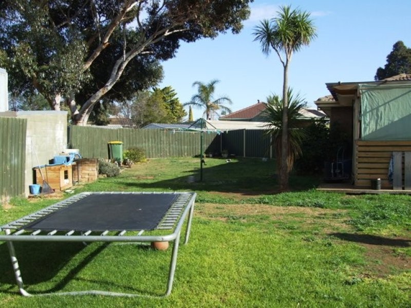 6 Valerie Court, Melton South VIC 3338