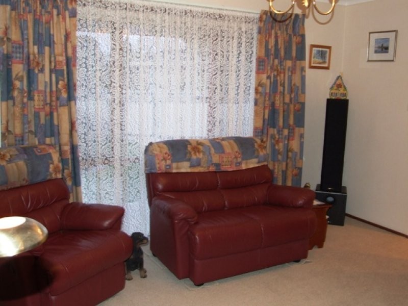 8 Sturt Road, Melton South VIC 3338