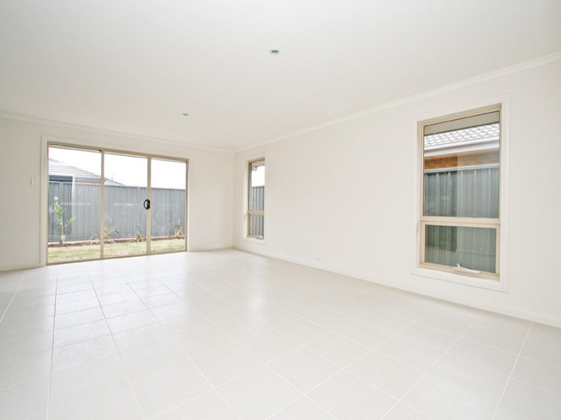 31 CHATEAU AVE, Andrews Farm SA 5114