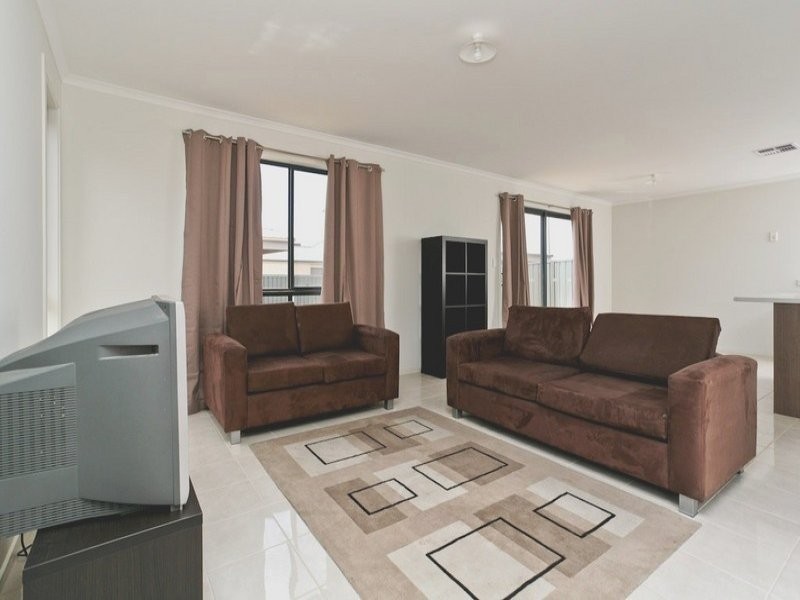 4 Coonawarra Avenue, Andrews Farm SA 5114