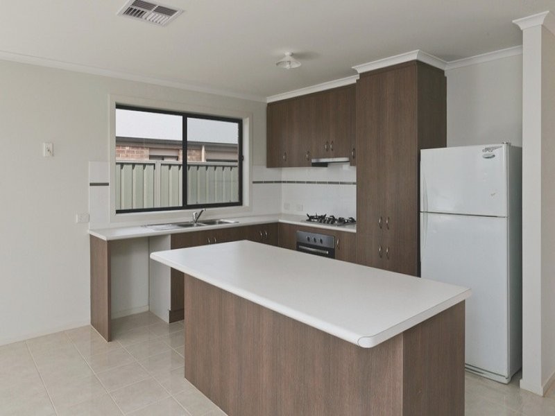 4 Coonawarra Avenue, Andrews Farm SA 5114