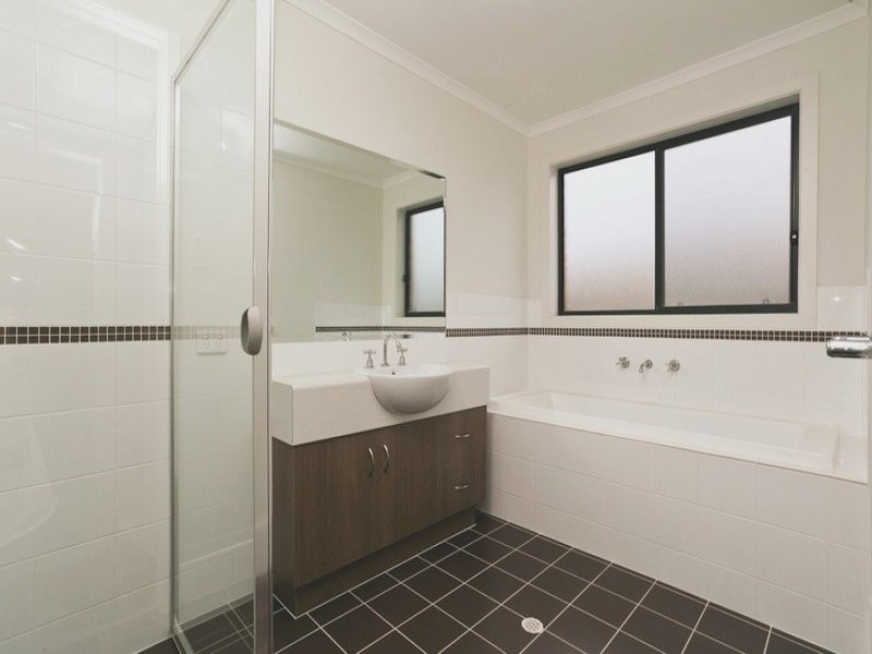 4 Coonawarra Avenue, Andrews Farm SA 5114