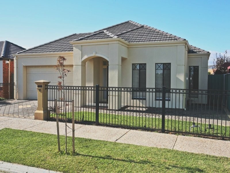 12 Shoalhaven Circuit, Mawson Lakes SA 5095