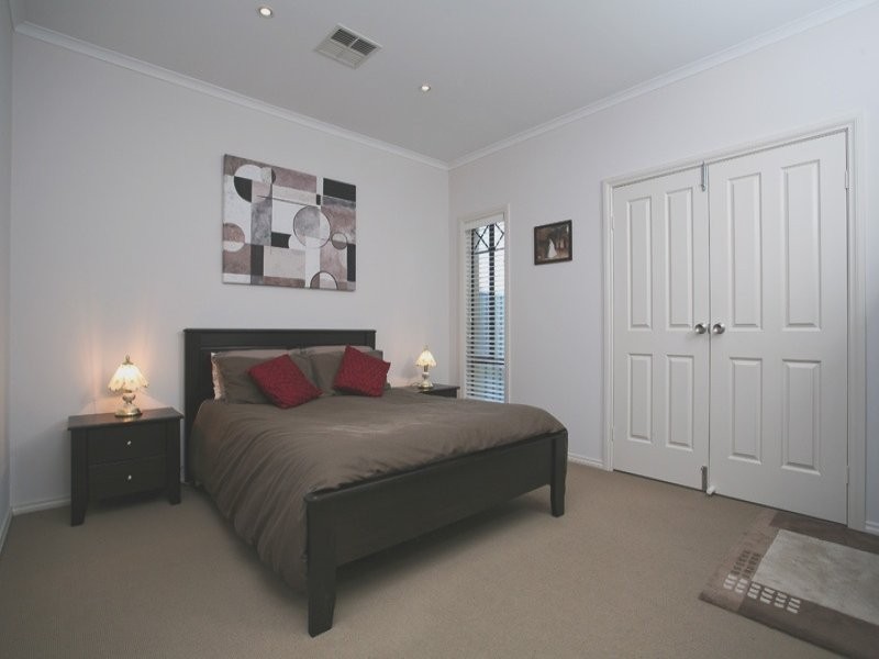 12 Shoalhaven Circuit, Mawson Lakes SA 5095