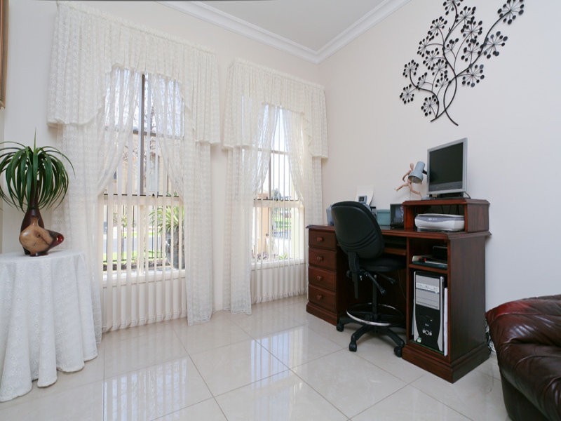 14 McKinlay Court, Mawson Lakes SA 5095