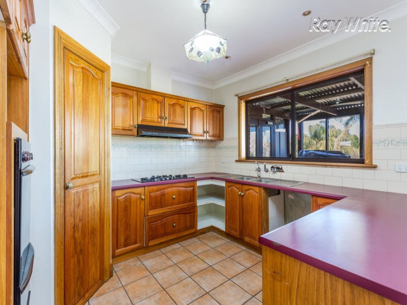 8 Bates Court, Greenwith SA 5125